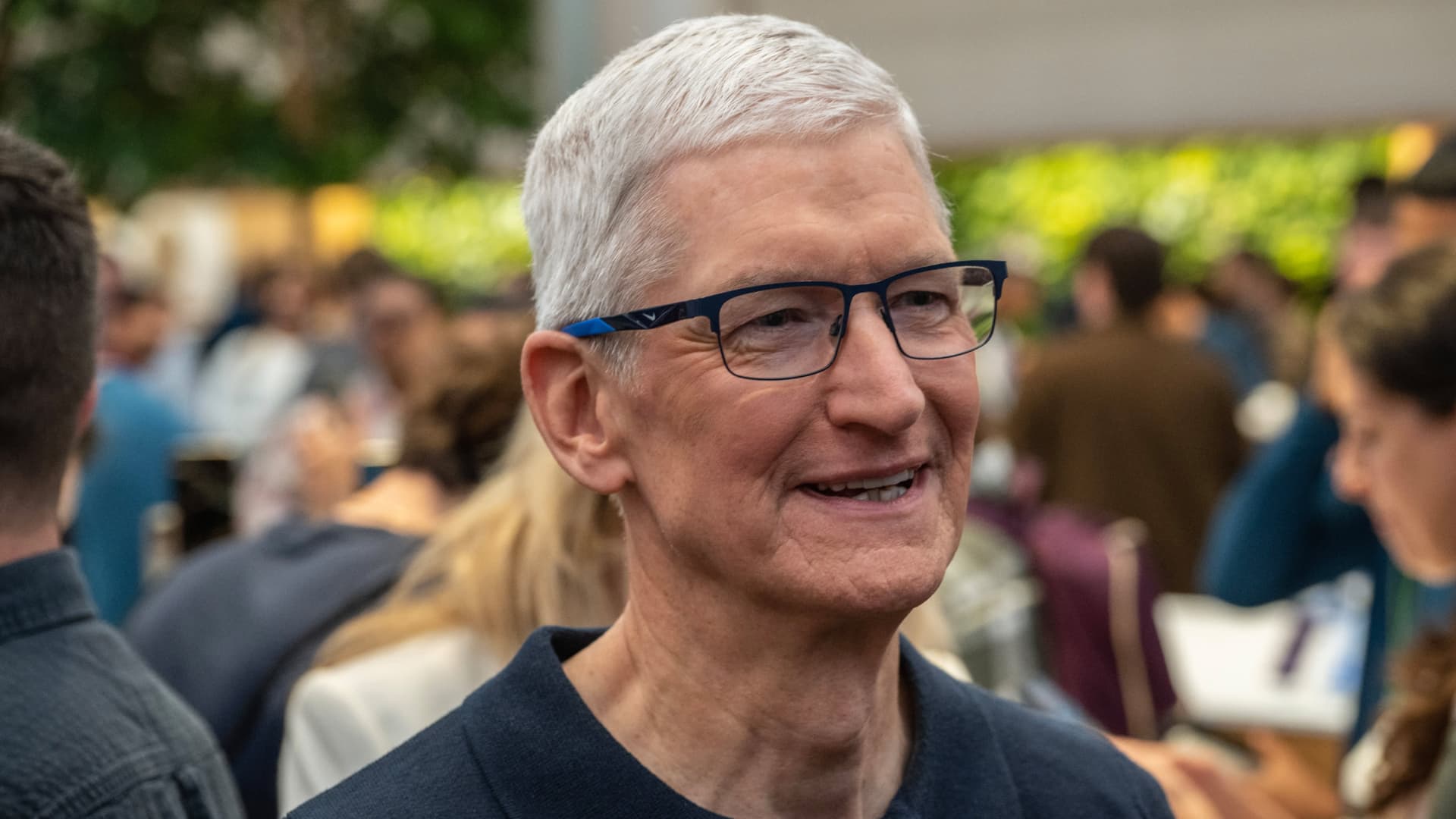 108055238-1739981764526-108055238-1730321965588-gettyimages-2172403170-APPLE_FIFTH_AVE.jpeg